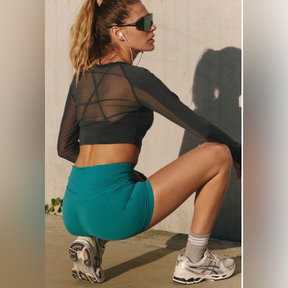 FP MOVEMENT by FREE PEOPLE Freestyle Cropped Long Sleeve ATHLETIC TOP - Picture 2 of 4